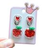 Nuevos y lindos pendientes de estudiante de moda para niños con purpurina roja, clip de oreja de amor sin perforación, joyería de oreja de fresa