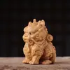 Nuevo Estilo Talla en Madera de Ciprés de Acantilado con Diseño de Unicornio Tallado, Adorno de Escritorio para el Hogar, Artesanía Decorativa Portátil de Madera Maciza Venta al por Mayor