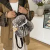 Nova Bolsa de Pelúcia Doce Coreana para Estudantes Femininas 2026, Mochila Versátil e Fashionável com Veado Fofo para Outono e Inverno