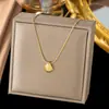 [Collar de Acero de Titanio Dorado + Color Acero] Moda de Lujo Ligero para Mujer El Más Fácil de Combinar Cadena para Clavícula Collar de Amor de Nicho de Gama Alta