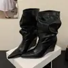 Botas apiladas plisadas adelgazantes de pierna ancha estilo retro Chuyuji para mujer, nuevo modelo 2026, punta fina, tacón de cuña, elegantes botas plisadas de media pantorrilla