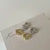 Los exquisitos y compactos aretes de metal retorcido de Lanlan presentan un diseño refinado, un estilo único y son lo suficientemente versátiles como para combinar con cualquier atuendo.. Están hechos con componentes de cobre y pines de plata