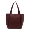 Nueva bolsa de hombro tipo tote retro europea y americana 2025, de gran capacidad, moderna y transfronteriza para mujer, bolso de mujer simple y elegante transfronterizo