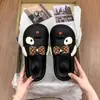 Chinelos Fofos de Desenho Animado para Mulheres, Roupa de Casa de Verão, Sola Grossa, Antiderrapante, Novo Modelo 2026