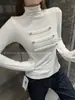 Camiseta de punto negra de manga larga ajustada para mujer, estilo retro americano, moderna, de cuello alto, con botones, colección de otoño 2026