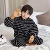 Amigable con la piel y suave~ Set para el hogar para bebés 2025 Invierno Pijama a rayas para niños mayores, Pijama de felpa grueso y cálido