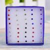 Aretes de Plástico con Poste en Caja Estilo Popular para Mujer, Palillos para Cuidado de Orejas de Estudiante con Pedrería, Aretes Pequeños al Por Mayor, Accesorios de Aretes Estilo Coreano Transfronterizos