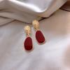 Pendientes de viento de temperamento de 18k con borlas de plata y aguja, pendientes de sentido avanzado, pendientes festivos retro rojos, mano rápida que tiembla.