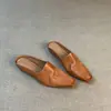 Chinelos Mule Femininos Estilo Old Money Vintage 2026 Novos Versáteis Slip-On Simples Bico Quadrado Emagrecedores Casuais Fechados
