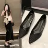 Zapatos Planos de Estilo Nuevo Primavera 2026 para Mujer, Mocasines de Punta Baja y Boca Poco Profunda, Zapatos para Mujer al por Mayor, Amarillo