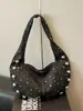 Bolso de hombro tipo bolsa de dumplings 2026 nuevo con remaches para mujer, gran capacidad, versátil para el uso diario, bolso de axila, bolso de hombro tipo tote para mujer