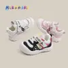 Sapatos para Bebês e Crianças Pequenas 2026 Primavera e Outono Sapatos de Malha Respirável Sapatos Esportivos para Meninas Sola Macia Sapatos Casuais para Bebês Meninos 1-3 Anos