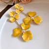 Aretes de flor de perla con goteo de aceite de aguja de acero, aretes dulces exagerados exquisitos estilo europeo y americano, aretes de moda de lujo ligero de alta gama para mujer