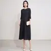 Vestido Miyake para mulheres, comprimento médio, gola redonda, patchwork, vestido evasê moderno, elegante e emagrecedor, mangas de três quartos, moda feminina
