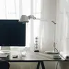 Lámpara de escritorio mecánica de brazo largo estilo industrial Tolomeo italiana, diseñada para uso en oficina, con luz de lectura amigable para la vista y construcción de aluminio