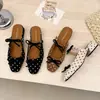 Mules de tacón grueso de punta cerrada con lazo de lunares estilo francés para mujer, impresionantes zapatillas Mary Jane poco profundas de punta cuadrada para uso en exteriores
