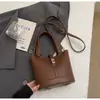 Bolso Cubo de Nicho Estilo Coreano para Mujer Nuevo Modelo 2026 con Acabado de Alta Gama, Bolso de Mano Sencillo con Patrón de Lichi, Bolso de Hombro y Cruzado de Lujo Ligero