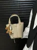 Bolso de Mano de Cuero Suave de Alta Gama Transfronterizo, Bolso Tipo Cubo Versátil para el Trabajo Diario, Bolso Cruzado de Hombro Individual Nuevo Estilo Primavera 2026 para Mujer