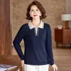 Camisa base de outono para mãe com gola virada e cores contrastantes, novo estilo 2026, camiseta da moda para primavera e outono para mulheres de meia-idade e idosas