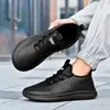 Sapatos de trabalho pretos para chef, com biqueira larga e forma larga, impermeáveis, resistentes a óleo e antiderrapantes, projetados para conforto e durabilidade na cozinha, adequados para longos períodos em pé, e também servindo como calçados casuais e de segurança para o trabalho