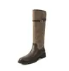 Botas de caballero estilo idol, bloques de color color piel de vaca, 2026 Otoño/Invierno, tacón medio grueso, punta redonda, hebilla, cuero genuino, caña alta, botas largas para mujer