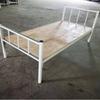 Dormitório do administrador Cama de ferro de camada única de 90 polegadas de largura Quarto para alugar Cama de 1,5 m Apartamento escolar Cama de ferro simples Cama de 1,2 m
