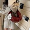Nuevo Bolso de Cuerno Otoño e Invierno 2025 para Mujer Bolso de Hombro Brillante de Alta Gama Gran Capacidad Retro para Viajes Diarios Bolso Cruzado Tipo Empanada