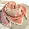 Bufanda para Mujer Invierno 2025 Nueva Hebilla Magnética Cuadrada de Seda y Algodón Bufanda Triangular de Cuello para Primavera y Otoño de Gama Alta