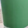 Precio de fábrica suministro directo en stock boda fibra química tela roja tela azul tela amarilla tela verde tela negra tela roja venta al por mayor