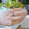 Anel Feminino Estilo Frio Simples Flor Vazada Ins Distintivo Anel Desgastado Luz Luxo Nicho Senso de Design Anel de Dedo