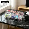Estante de exhibición de escritorio de niveles para insignias, postales, mercancía de anime y otros accesorios, estante de almacenamiento transparente