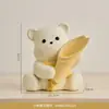 Oso Pequeño Sosteniendo Flores, Mueble para TV de Sala Estilo Crema, Mesa de Comedor, Arreglo Floral para Recibidor, Decoración de Regalo para el Hogar, Moderno y Sencillo