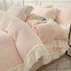 Juego de cama de cuatro piezas de terciopelo coral de leche engrosado de doble cara, ropa de cama de franela de invierno, falda de cama más gamuza, sábanas, funda de edredón