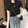 Moda Feminina Coreana 2026 Transfronteiriça Preto e Branco Slim Fit Manga Curta Camiseta com Estampa de Lua para Verão Atacado