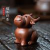 Mascota de té de arcilla púrpura Zodiac Buey Figura pequeña Escultura hecha a mano Dahongpao Juego de té Accesorio para mesa de té Artesanías Cerámica Se puede usar para guardar té