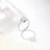 Anel Xuping Elegante Simples Inlaid de Três Garras com Zircônia Única para Mulheres, Anel de Casamento de Luxo Leve Fácil de Combinar Atacado