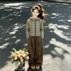 Chaqueta con capucha a rayas para niña Otoño 2026 Nueva Casual Elegante Superior para Estudiantes de Secundaria Versátil Moda Ropa Infantil