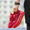 Zapatos para Hombre Transfronterizos Flyknit Malla Transpirable Zapatos Deportivos Suela Gruesa Absorción de Impactos Versátiles Zapatos para Viajar Correr Hombres Huecos de Moda