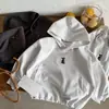 Conjunto de Sudadera con Capucha para Niños 2026 Primavera y Otoño Nuevo Estilo Coreano Bordado de Dibujos Animados Informal Ropa para Niños Conjunto de Dos Piezas para Niños y Niñas