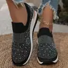 Sapatos casuais femininos de salto plataforma para comércio exterior transfronteiriço plus size, novo modelo primavera/verão 2026, sapatos casuais de malha fly com bico redondo e adornos de diamante