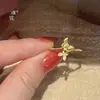 Anillo Doble Mariposa Oro Arena Cepillado Diamante Mismo Estilo Tienda de Oro Puzuo Anillo de Lujo Accesible para Mujer Moda Retro Anillo para Dedo Índice