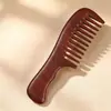 Atacado de Fábrica Pente de Madeira Maciça de Sândalo Vermelho Natural Pente para Cachear Alisar Cabelo Pente de Madeira Dente Médio Dente Grande Logotipo Personalizável