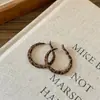 Pendientes de moda, de alta gama, modernos y elegantes con forma de C, diseño geométrico y acabado aterciopelado, perfectos para un viaje al estilo de Hong Kong y versátiles para cualquier atuendo.