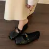 Zapatos de mujer de suela plana para principios de otoño, modelo nuevo 2026, adecuados para faldas, zapatos Mary Jane Birkenstock, mocasines, zapatos pequeños de cuero, zapatos de noche