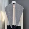 Cachecol Triângulo de Lã com Alta Elasticidade e Padrão Ondulado Vazado para Mulheres Outono Inverno Novo Produto Cachecol Quente Amigo da Pele Tricô para Envolver os Ombros