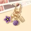 Hebilla en forma de U con Llavero de Flor de Concha Colorida, Accesorio de Bolso Fresco y Femenino, Colgante de Etiqueta de Metal de Aleación