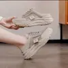 Sandálias Brancas de Solado Grosso para Aumento de Altura com Saia, Chinelos Meio Fechados para Gestantes, Moda de Verão para Uso Externo Feminino