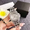 Reloj Femenino de Lujo Ligero de Moda con Cielo Estrellado Tachonado de Diamantes, Tendencia de Influencer para Transmisión en Vivo, Esfera Totalmente de Diamantes, Tres Ojos, Seis Manecillas