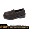 Mocassins casuais femininos de bico redondo, nova coleção primavera/outono 2026, sapatos slip-on estilo britânico de sola grossa, antiderrapantes