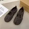 Elegantes zapatos de tacón bajos de estilo francés, ligeros y cómodos, con correas cruzadas, un diseño femenino tipo Mary Jane y un estilo simple y versátil adecuado para el uso diario.